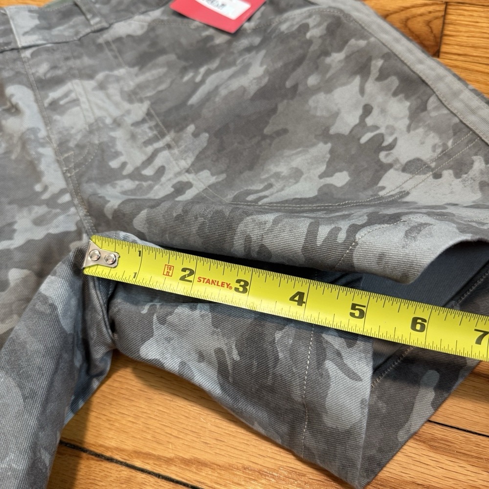 Spanx NWT 6‎ Inch Twill Shorts in Stone Wash Camo Size Small - Picture 7 of 8